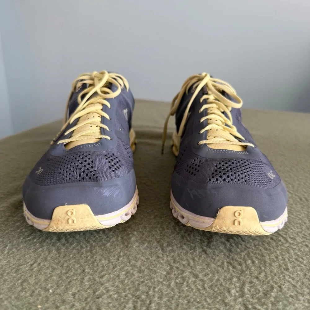 On Cloud Cloudflow Running Shoes Women’s Size W 10 Gray Yellow Athletic Sneakers